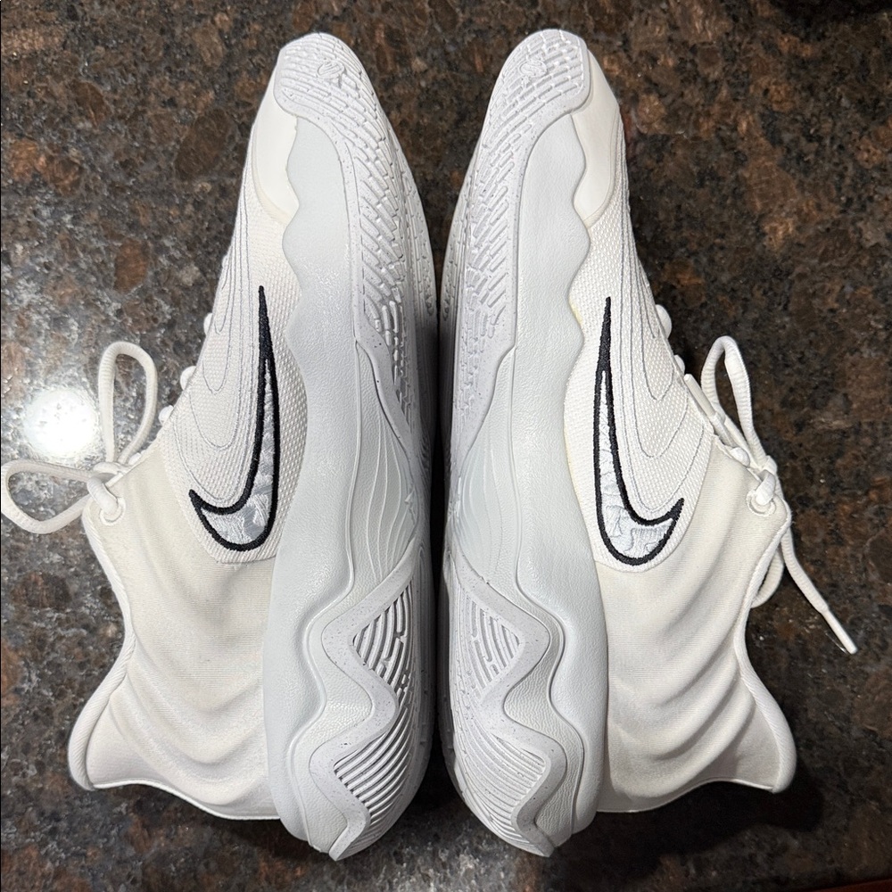 Men’s Nike Giannis Immortality 4 Basketball Shoes- NEW without box